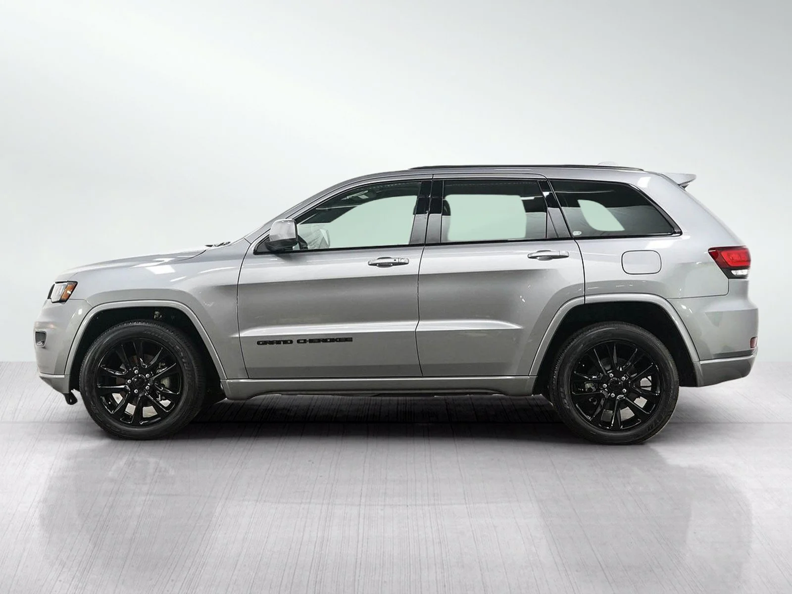 Used 2020 Jeep Grand Cherokee Altitude with VIN 1C4RJEAG5LC128850 for sale in Hopkins, Minnesota