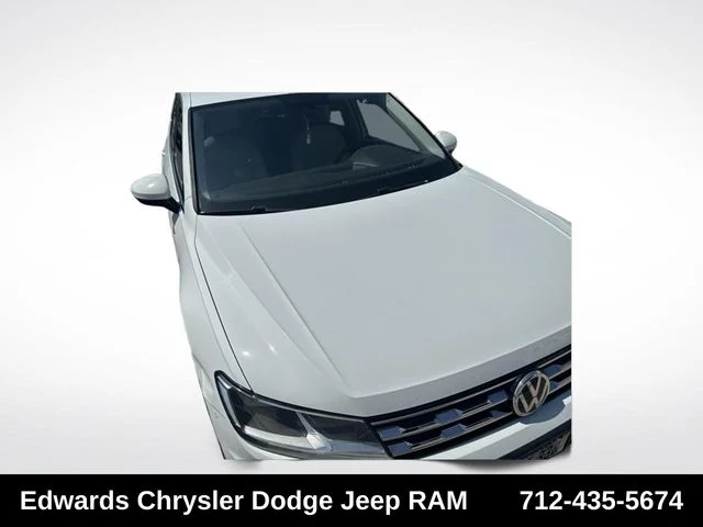 Used 2018 White Volkswagen 2.0T SE image 7