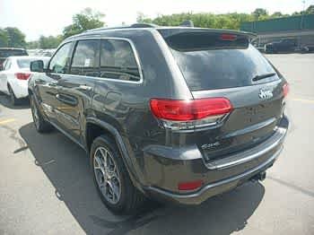 Used 2020 Granite Crystal Metallic Clearcoat Jeep Overland image 3