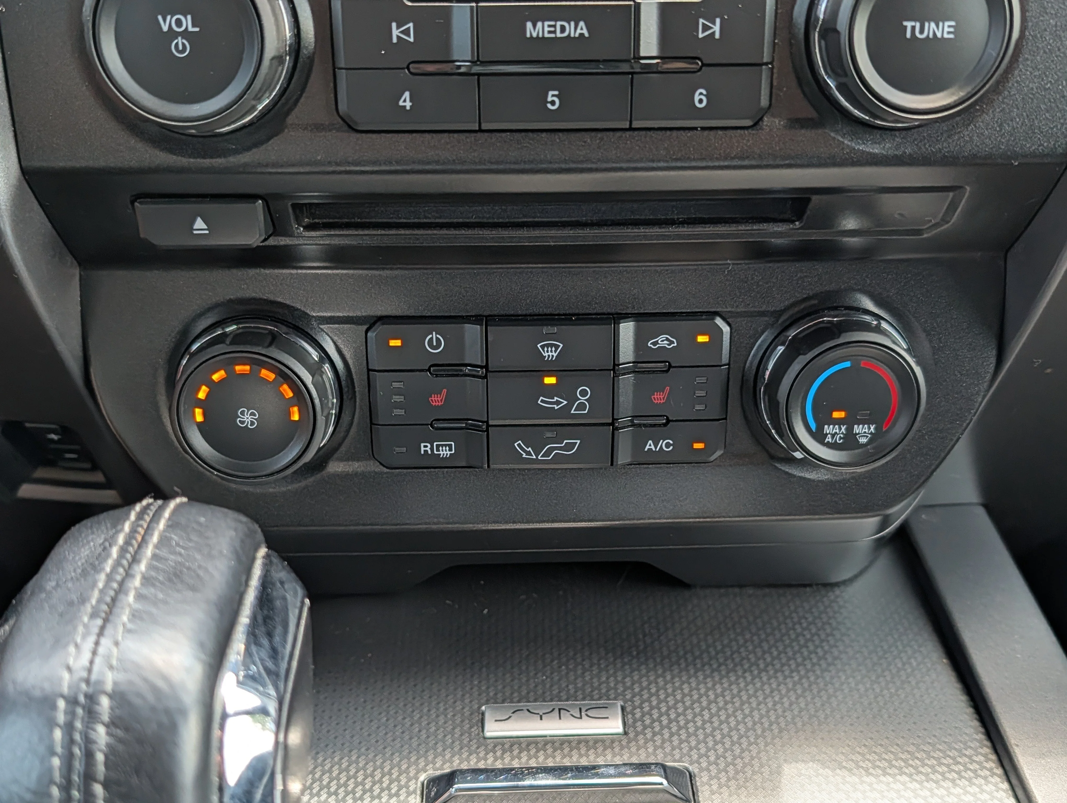 Used 2015 Tuxedo Black Metallic Ford XLT image 24