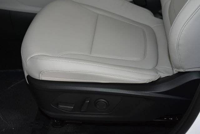 New 2026 White Hyundai SEL Plus AWD image 28