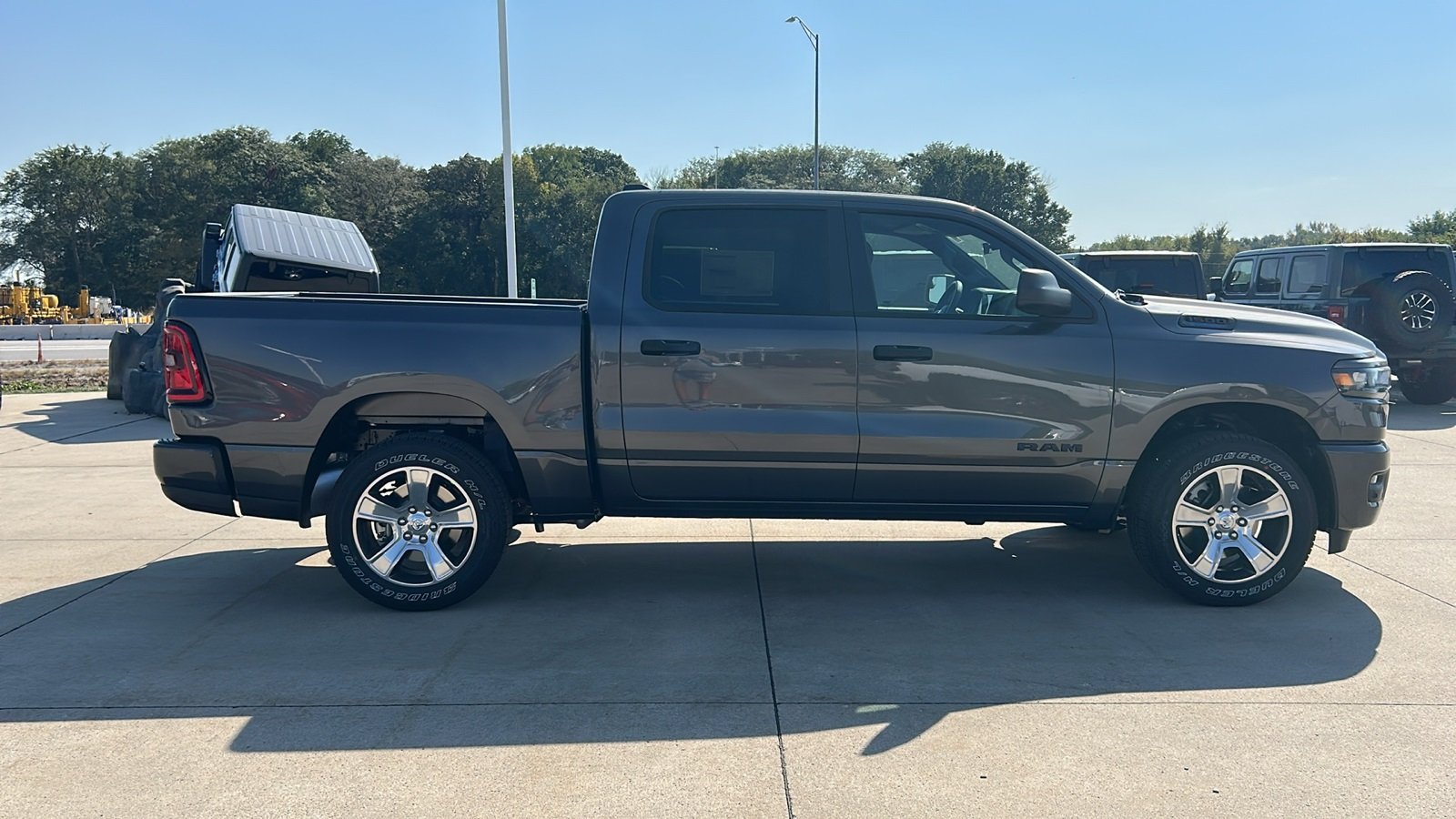 2025 Ram 1500 Tradesman photo 2