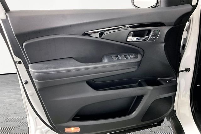 Used 2020  Honda Touring image 19