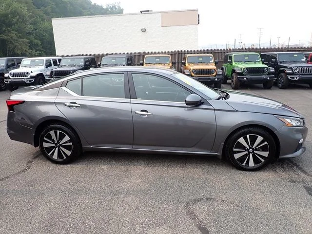 Used 2021 Gray Nissan 2.5 SV image 8