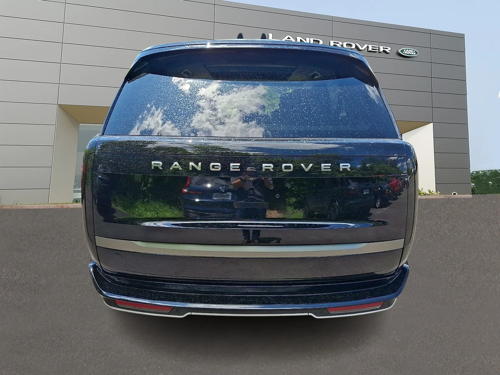Certified Used 2024 Santorini Black Metallic - 1AG Land Rover P530 SE image 7