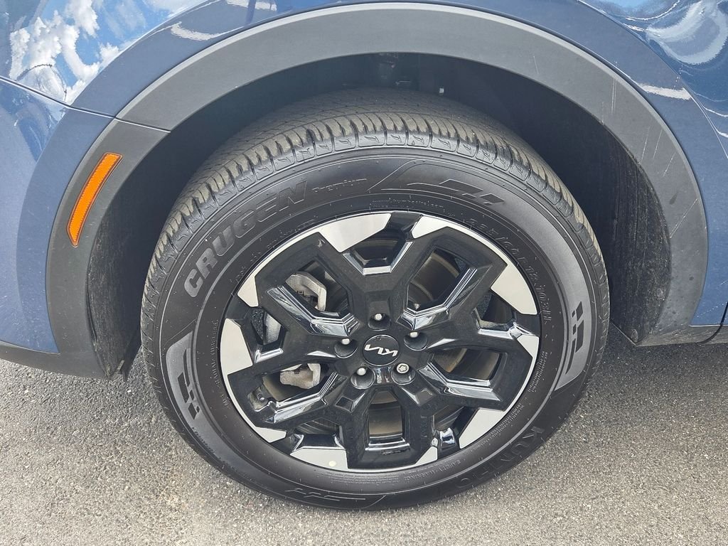 Used 2025 Black Kia S image 11