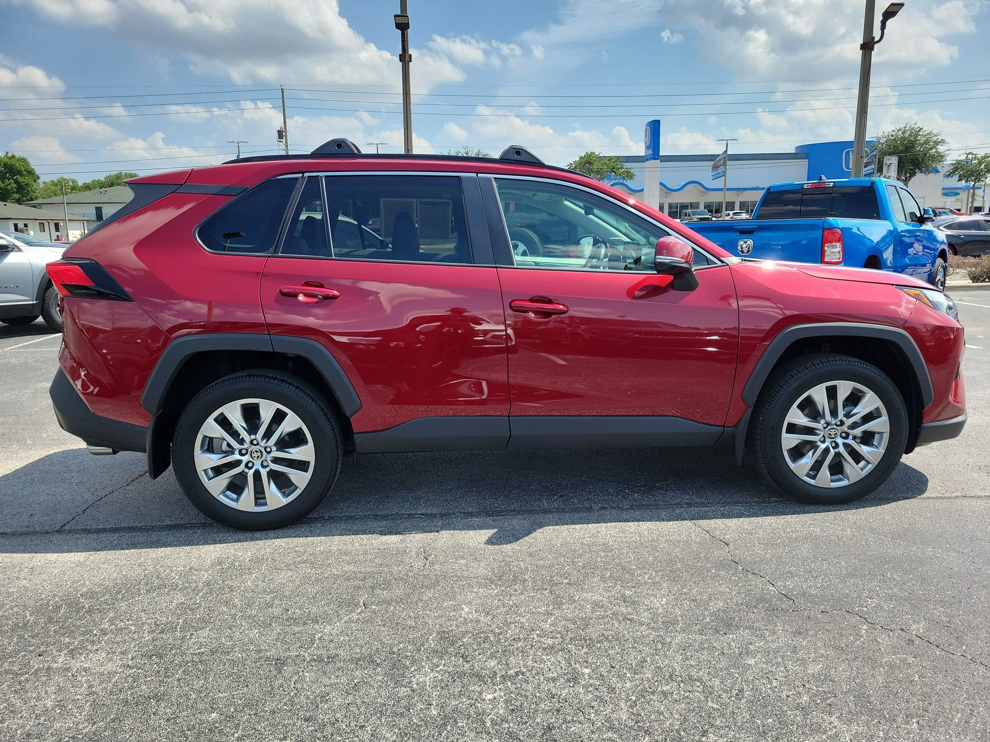 Used 2025 Pearl Toyota XLE Premium image 8