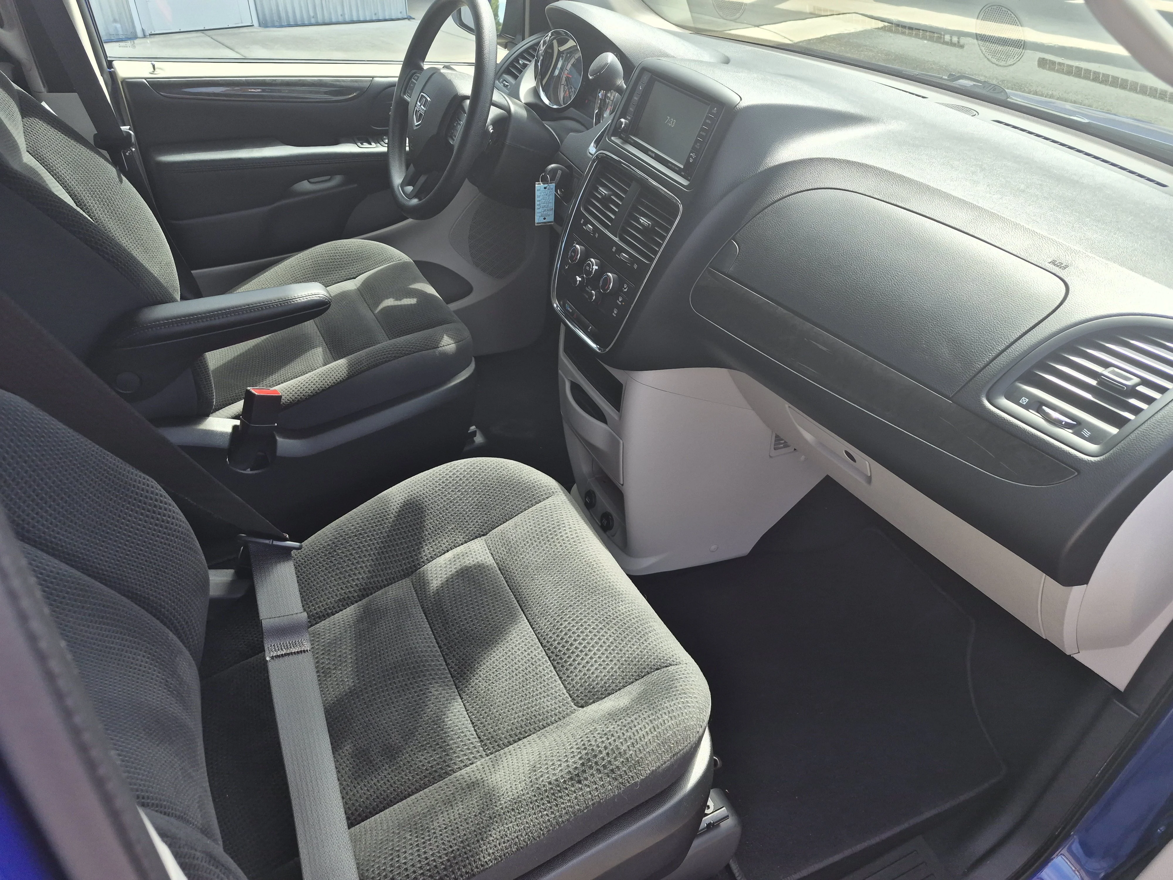 Used 2019 Blue Dodge SE image 7