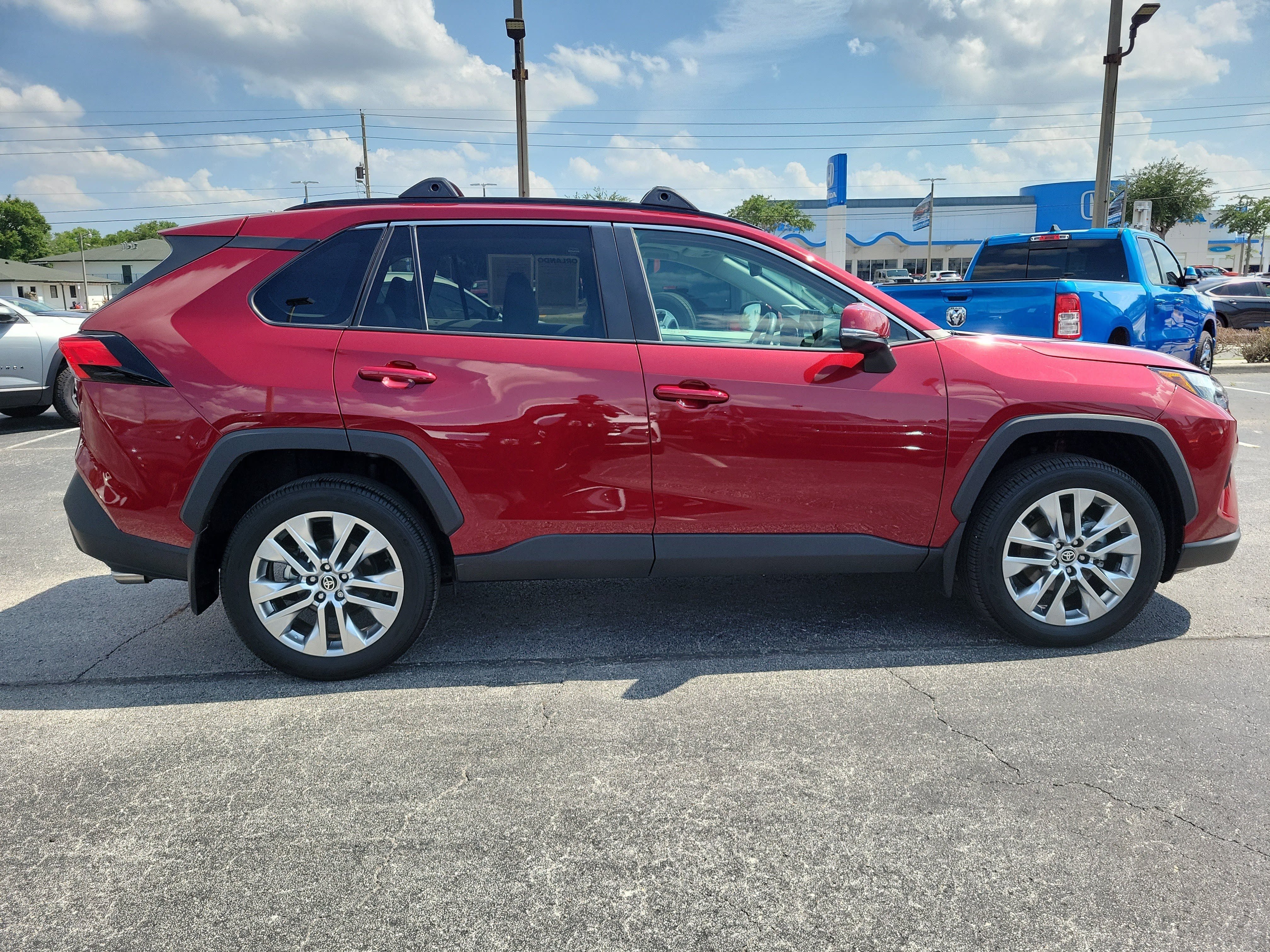 Used 2025 Pearl Toyota XLE Premium image 8