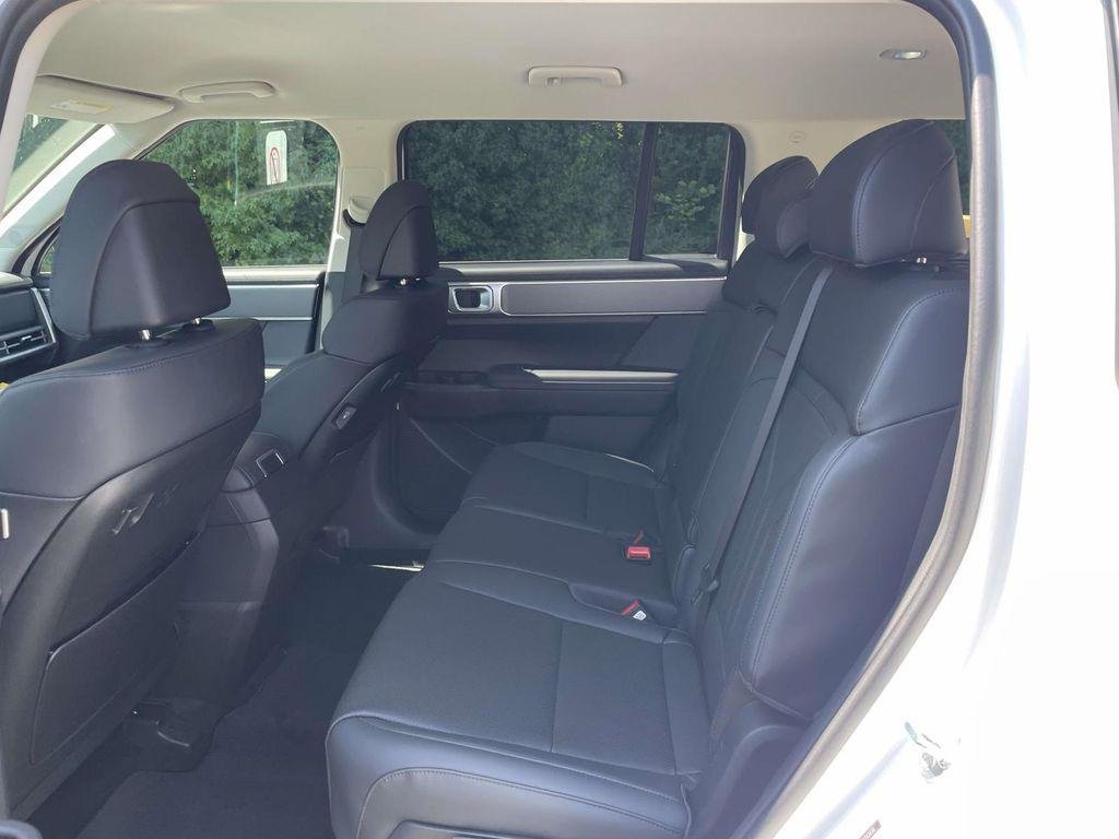 New 2027 White Hyundai SEL AWD image 15