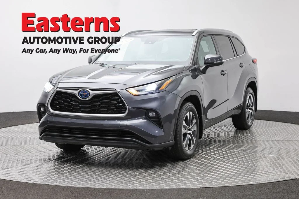 Used 2022 Gray Toyota XLE image 1
