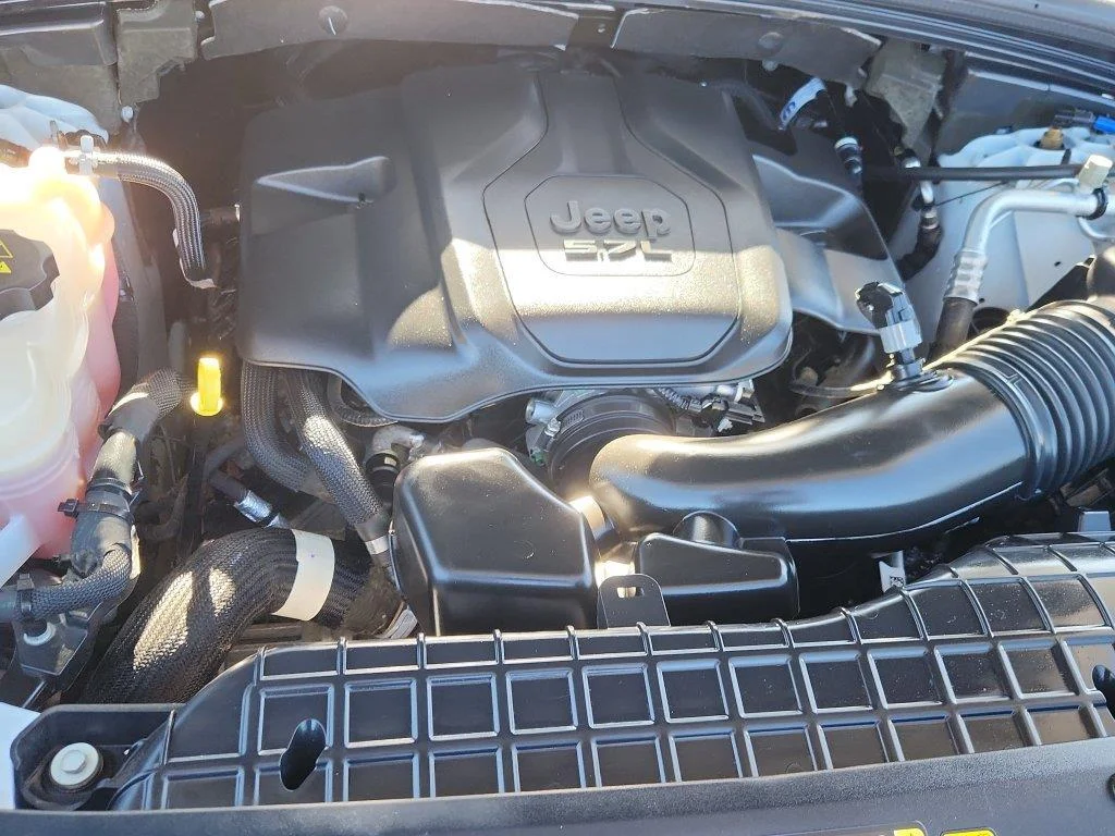 Used 2023 Bright White Clearcoat Jeep Summit image 18