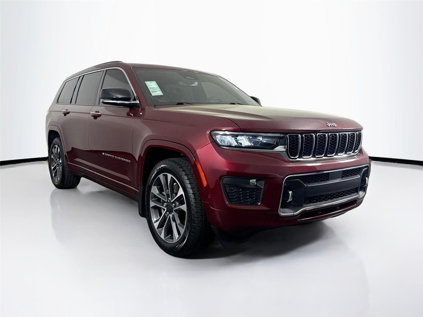 Used 2022 Velvet Red Pearlcoat Jeep Overland image 10
