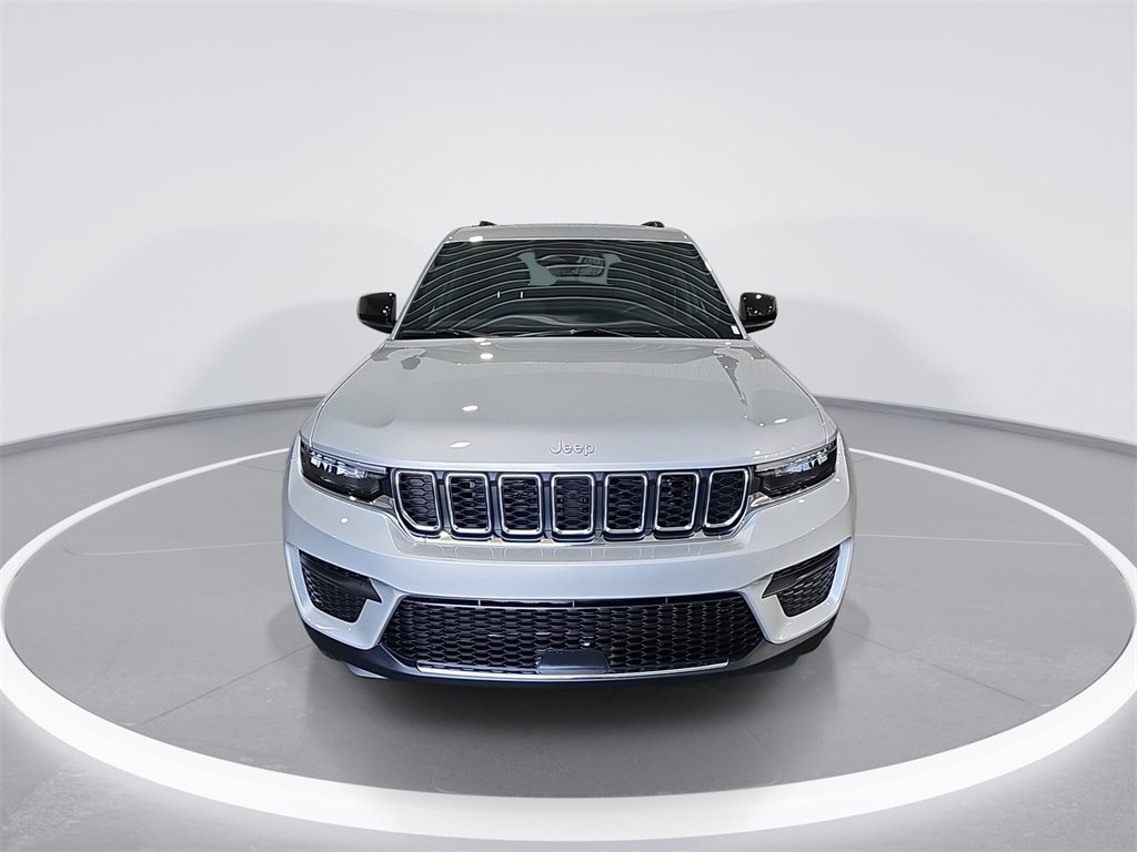 2025 Jeep Grand Cherokee Laredo X photo 3