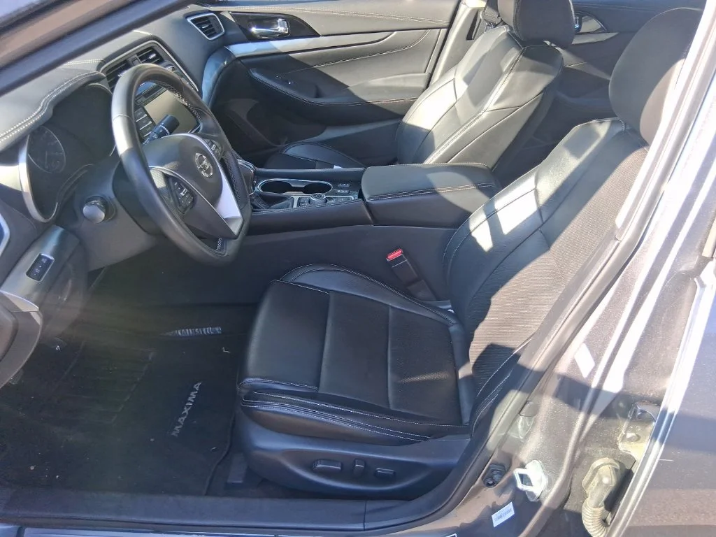 Used 2022 Gray Nissan SV image 11