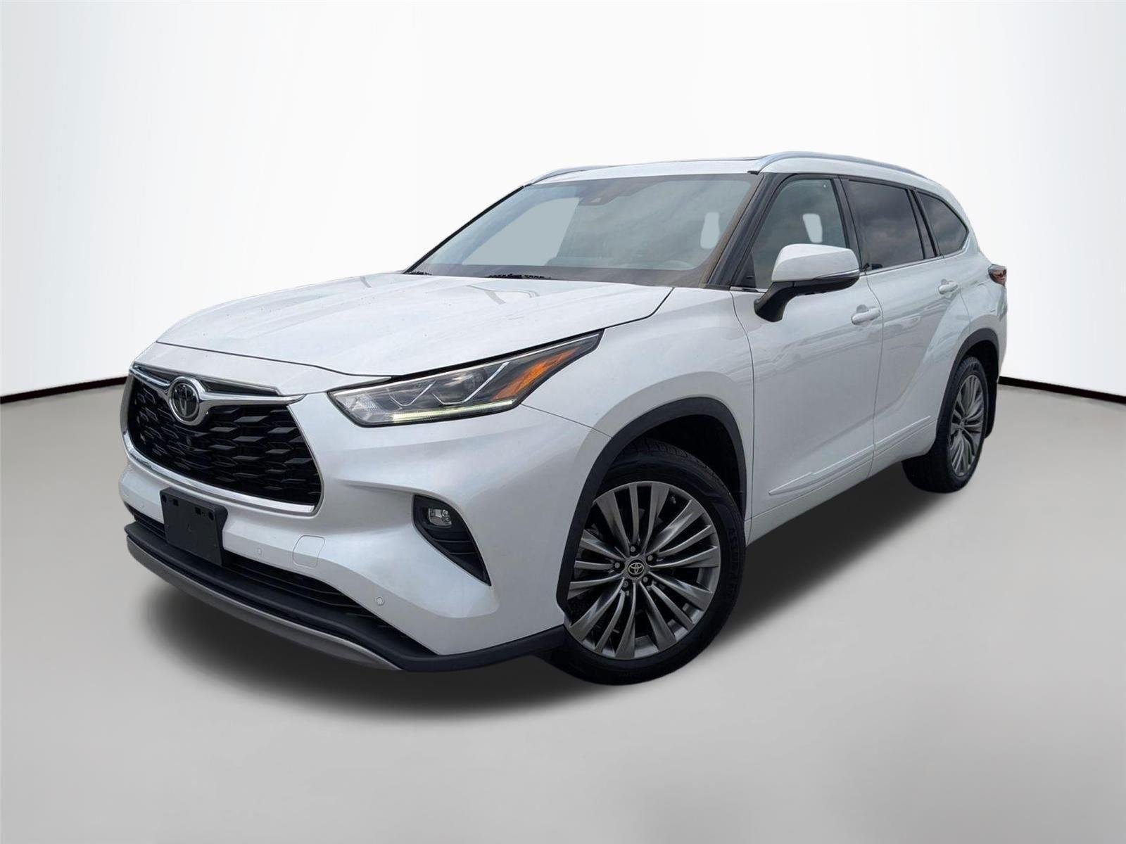 Used 2022 Wind Chill Pearl Toyota Platinum image 1