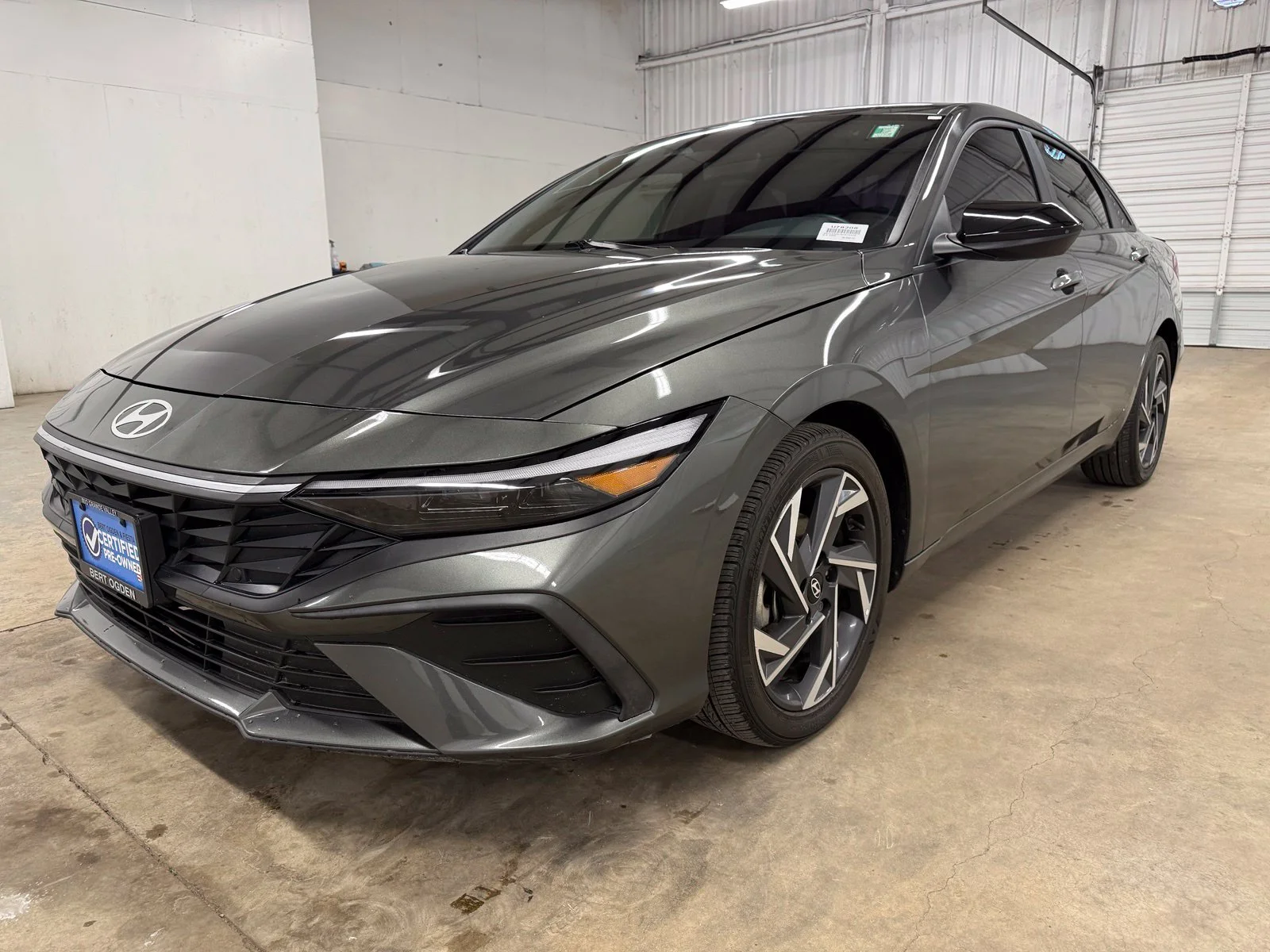 Used 2025 Gray Hyundai SEL Sport image 3
