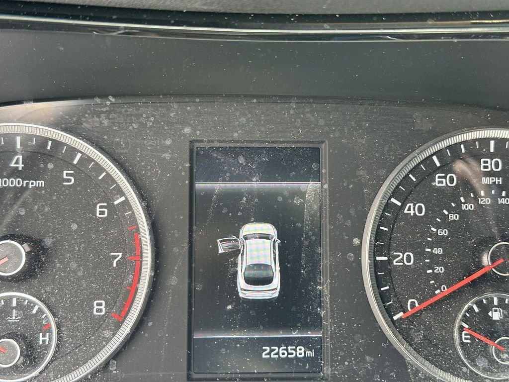 Used 2024 White Kia GT-Line image 4