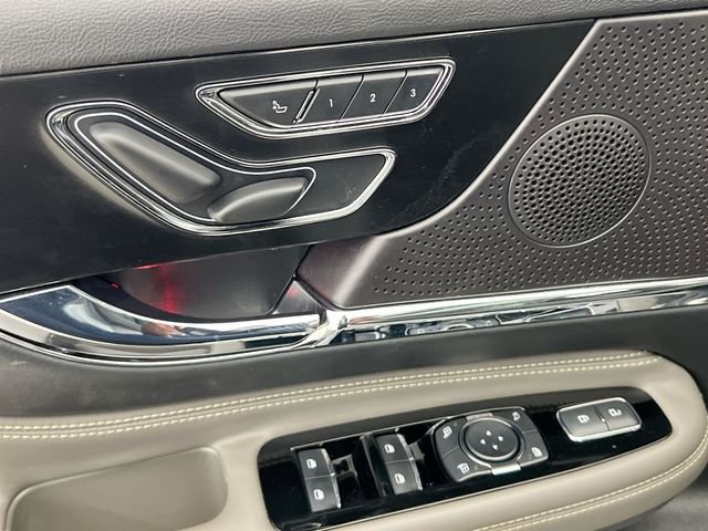 Used 2023 Silver Lincoln Grand Touring image 23
