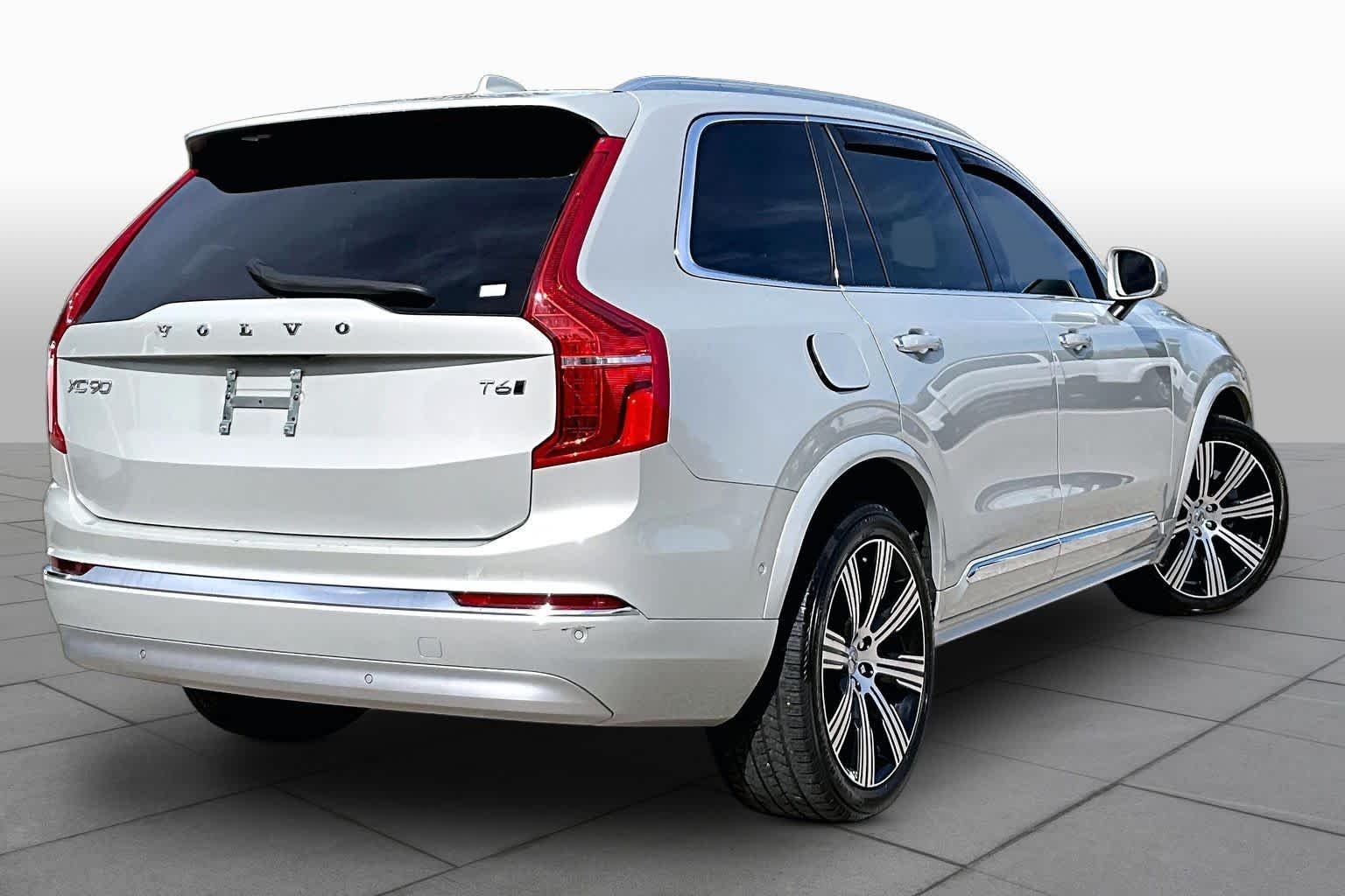 Used 2022 GOLD Volvo Inscription image 13