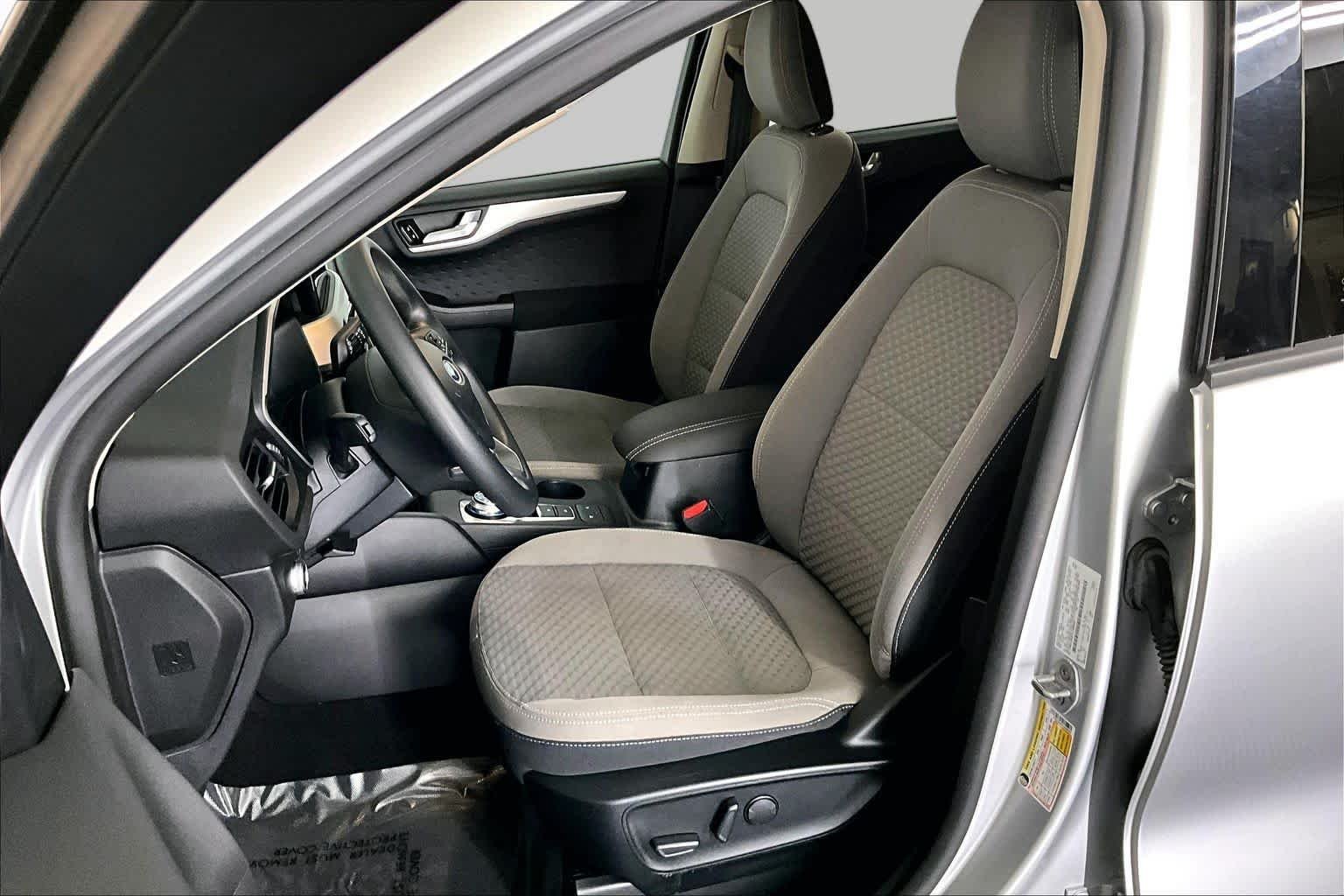 Used 2020 Ingot Silver Metallic Ford SE image 9