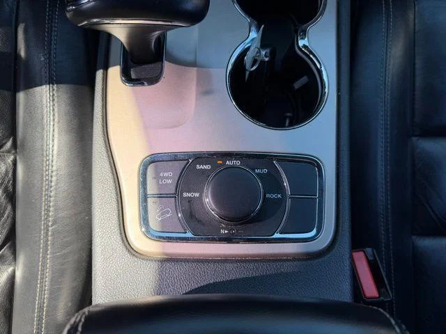 Used 2015 Silver Jeep Limited image 16