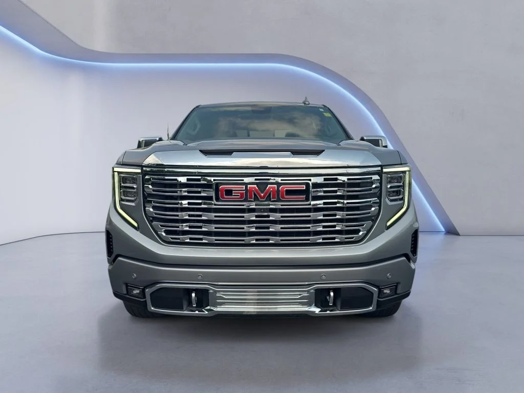Used 2025 Sterling Metallic GMC Denali image 9