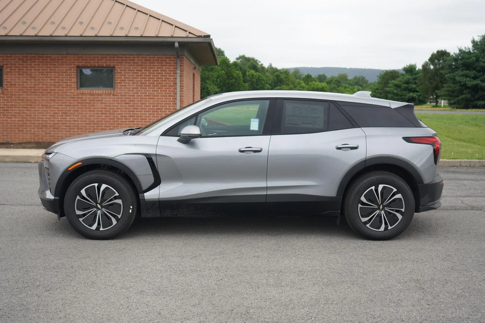 New 2025 Sterling Gray Metallic Chevrolet LT image 7