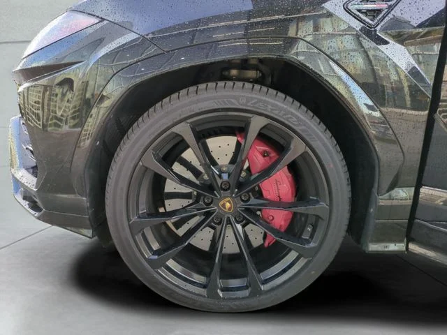 Used 2021 Black Lamborghini Base image 34
