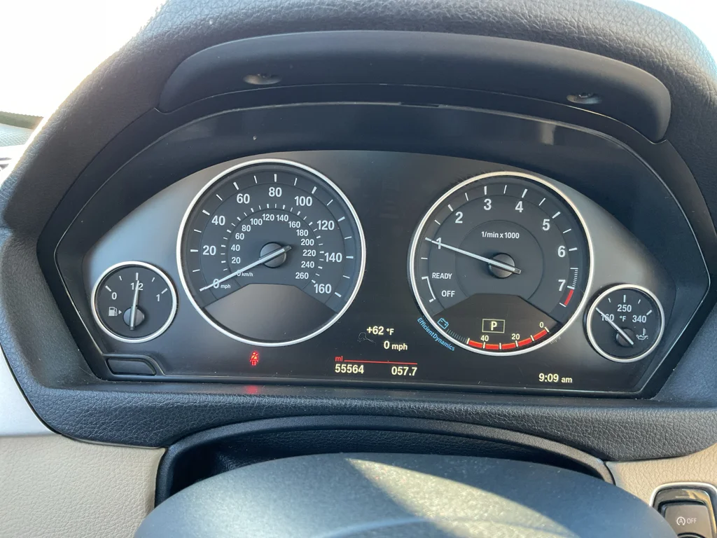 Used 2018 Mediterranean Blue Metallic BMW 320i xDrive image 19