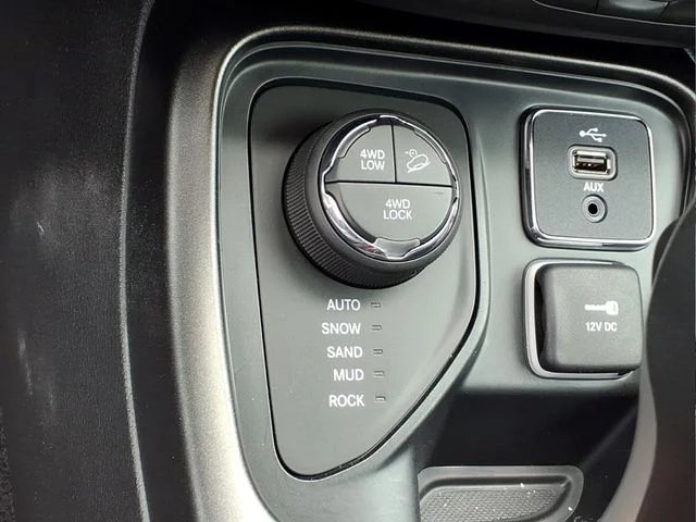 Used 2017 Gray Jeep Trailhawk image 6