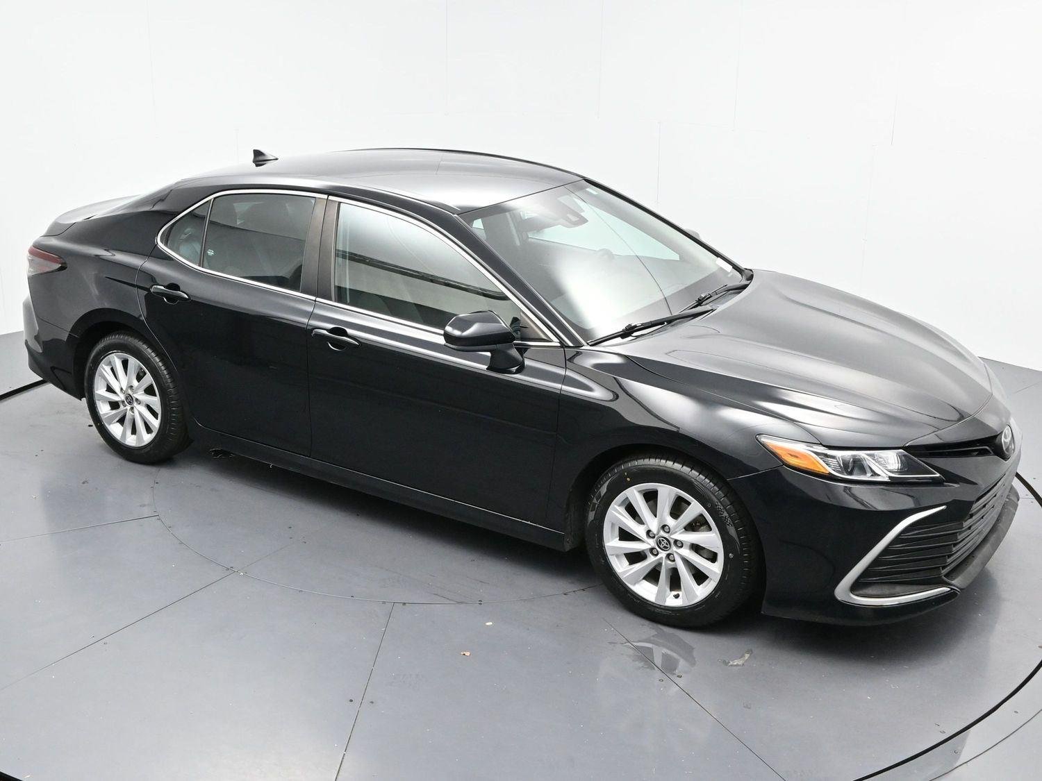 Used 2022 Midnight Black Metallic Toyota LE image 34
