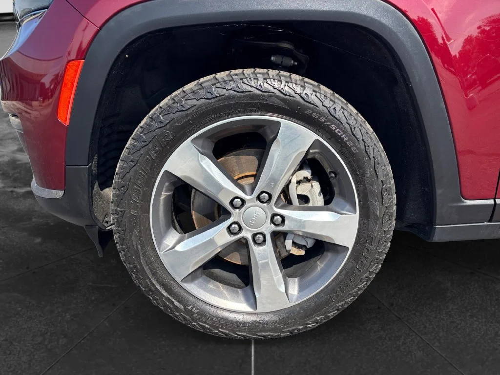 Used 2021 Velvet Jeep Limited image 15