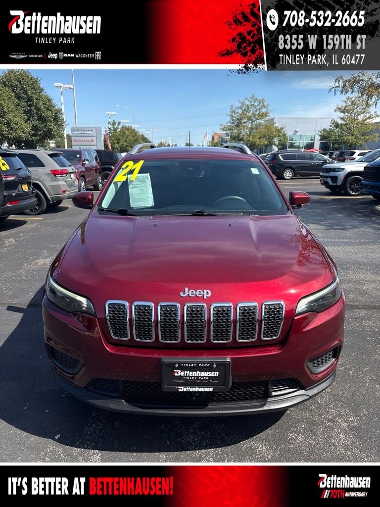 Used 2021 Velvet Jeep Latitude image 1