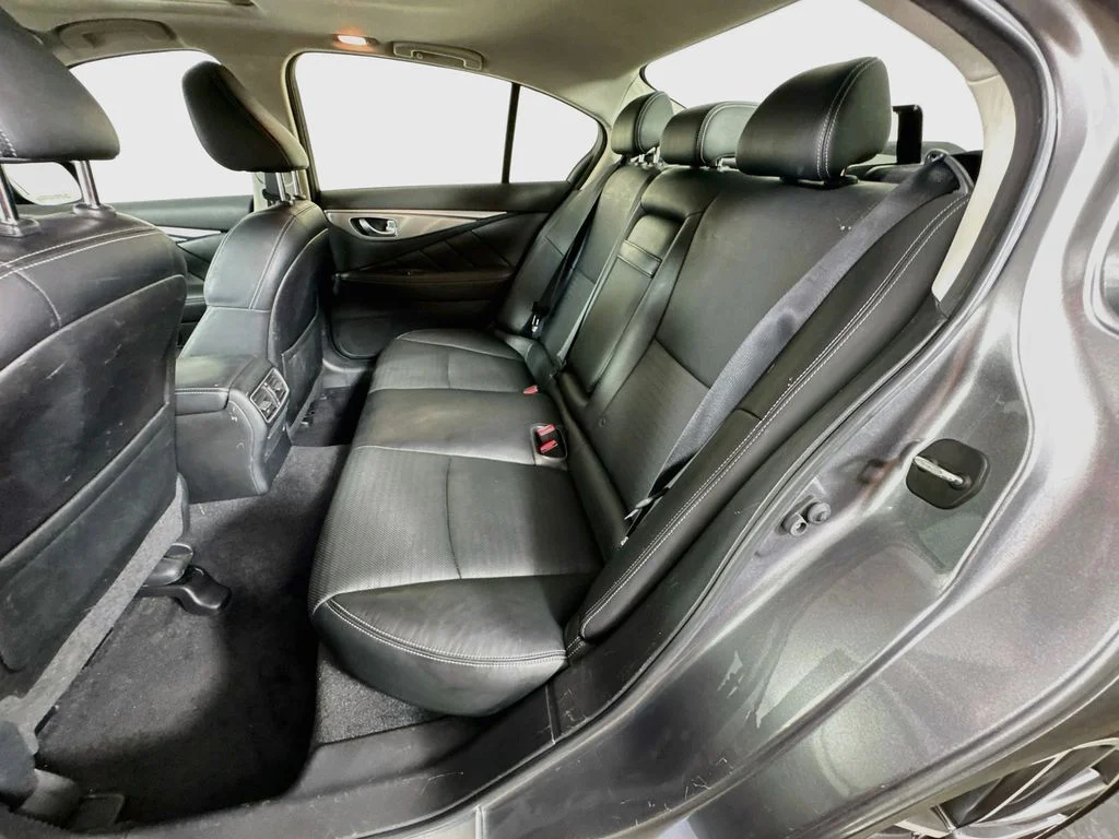 Used 2015 Graphite Shadow INFINITI Sport image 31