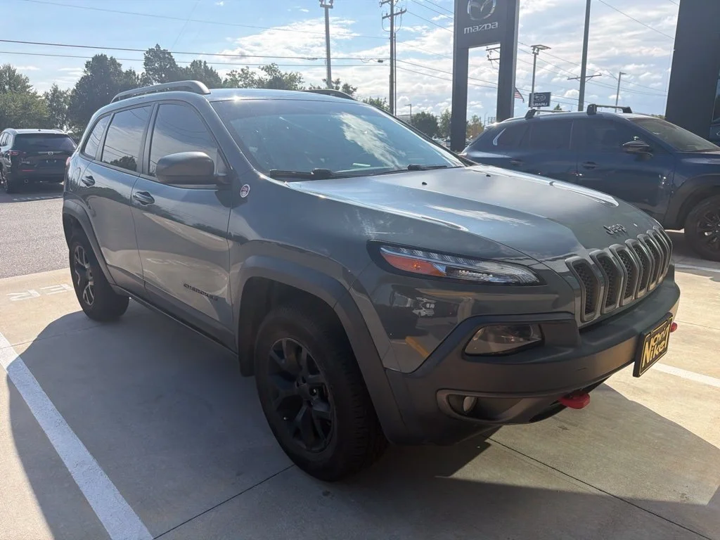 Used 2015 Gray Jeep Trailhawk image 1