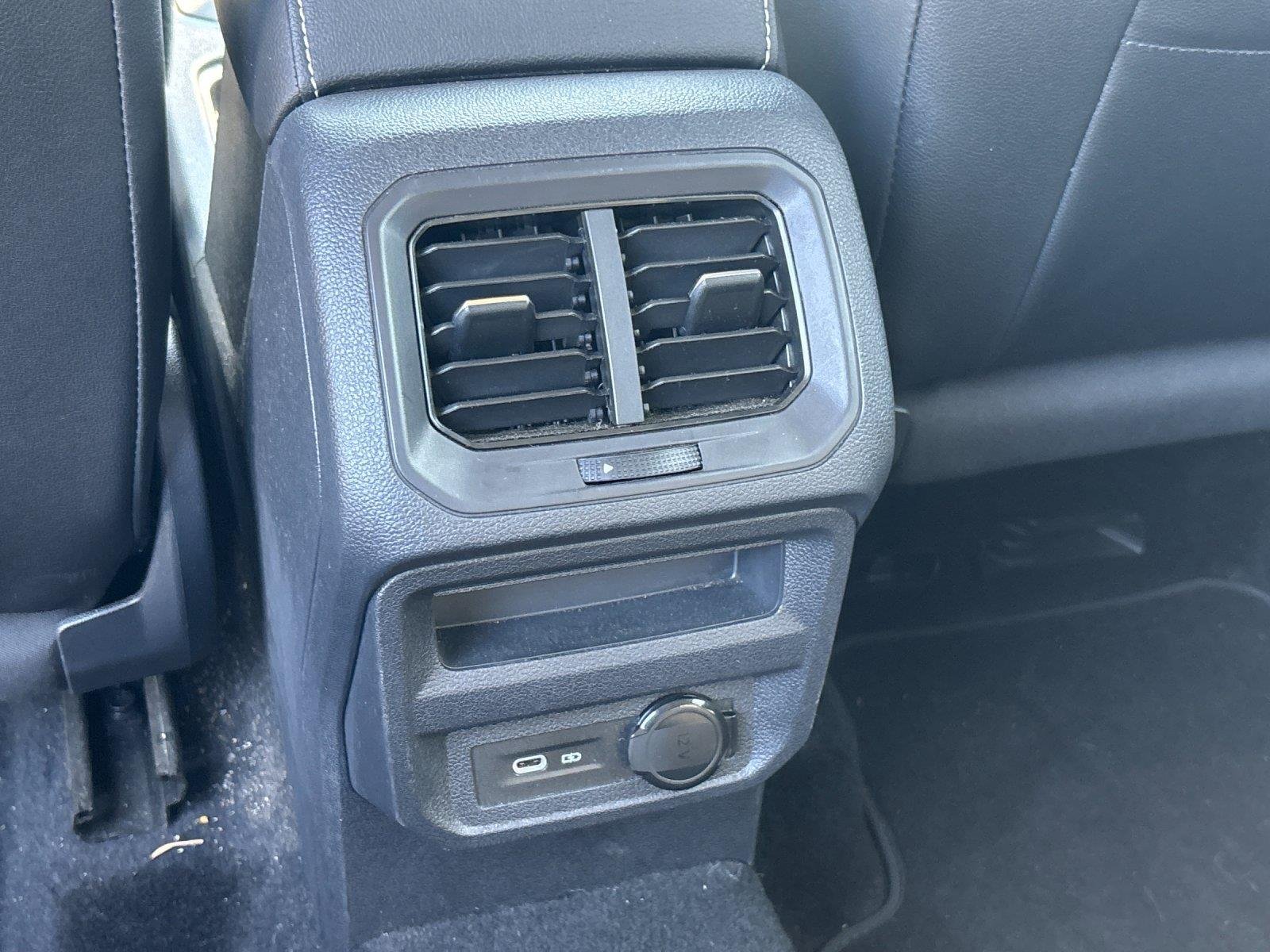Used 2023  VOLKSWAGEN SE image 32