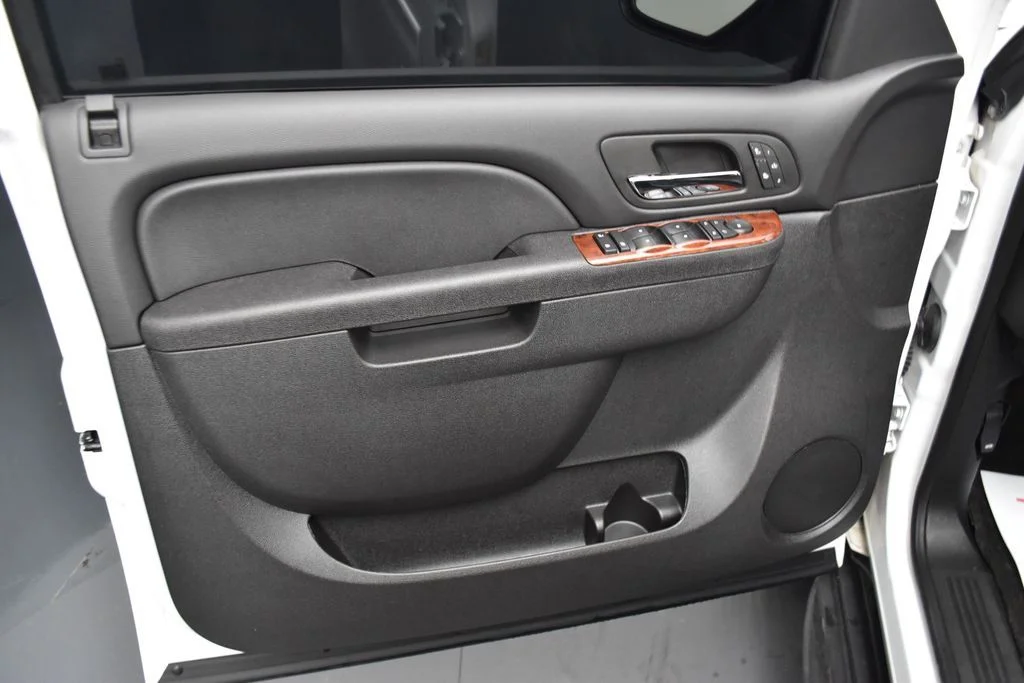 Used 2013 White Chevrolet LT image 19