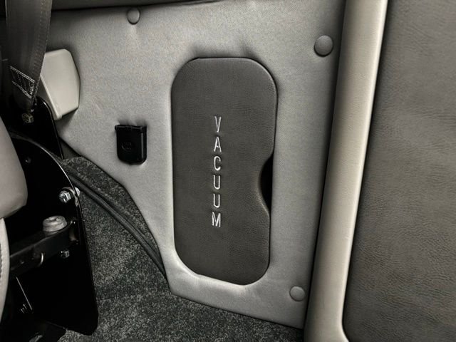 Used 2025 Onyx Black GMC Explorer Limited SE image 13