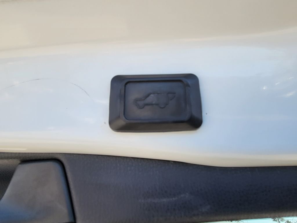 Used 2021 Blizzard Pearl Toyota XLE Premium image 9
