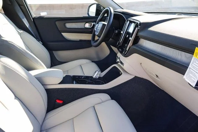 2026 Volvo XC40 Plus - Photo 13