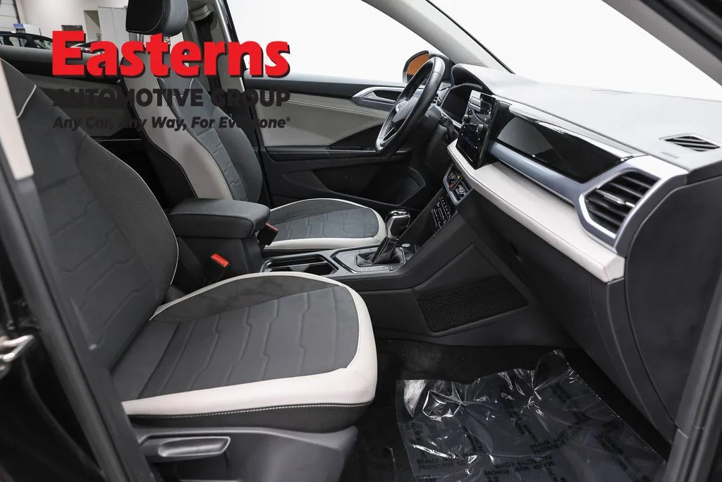 Used 2025 Black Volkswagen 1.5T SE image 23