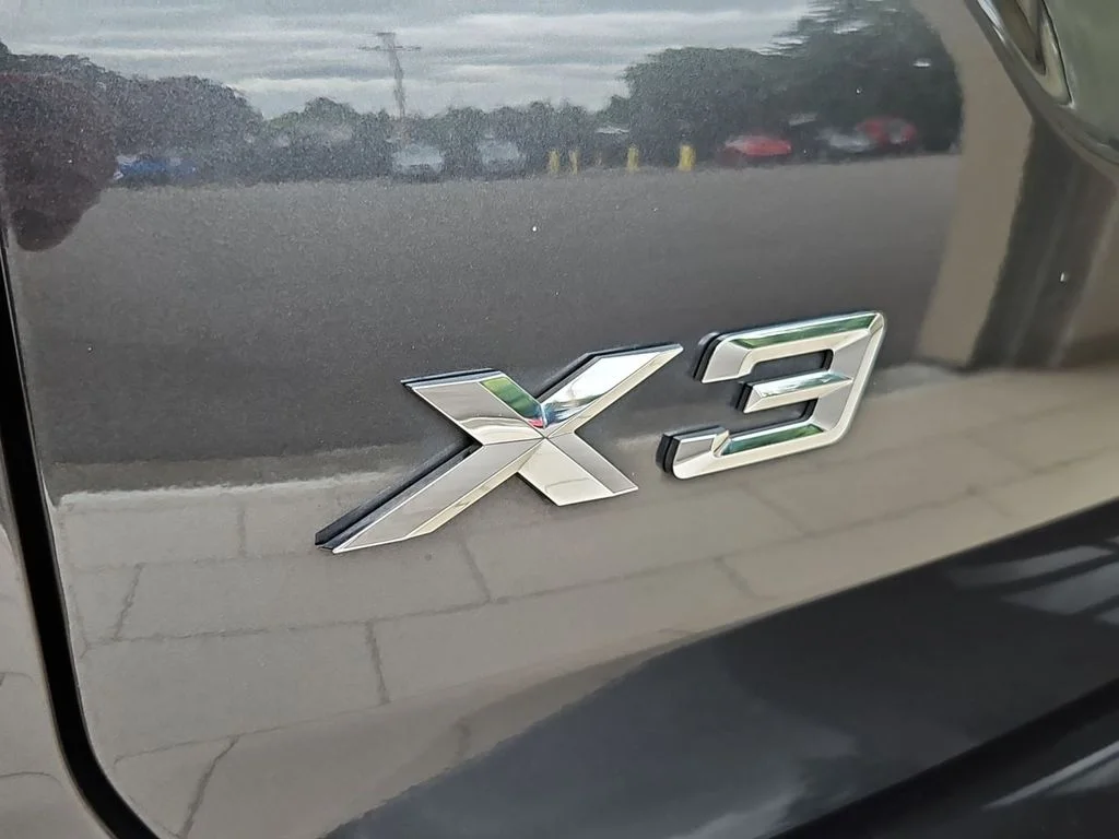 Used 2022 Dark Graphite Metallic BMW xDrive30i image 26