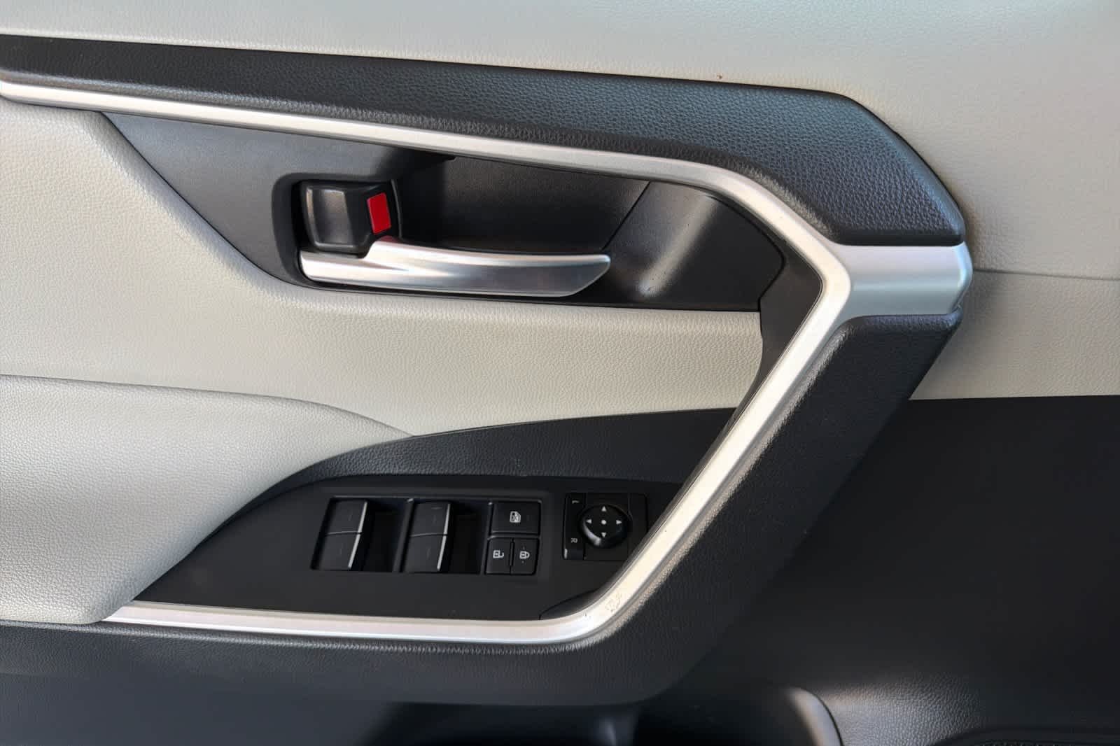 Used 2023 Silver Sky Metallic Toyota XLE Premium image 12