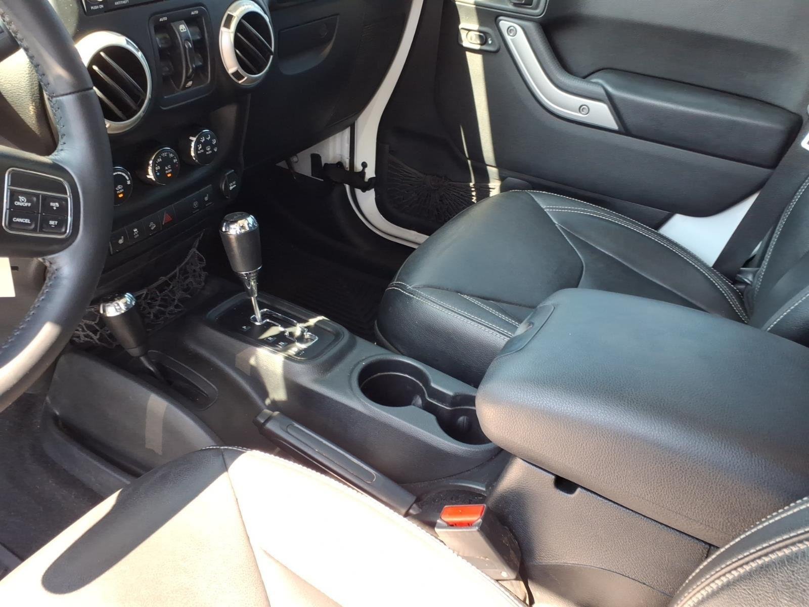 Used 2017 Bright White Clearcoat Jeep Rubicon image 25