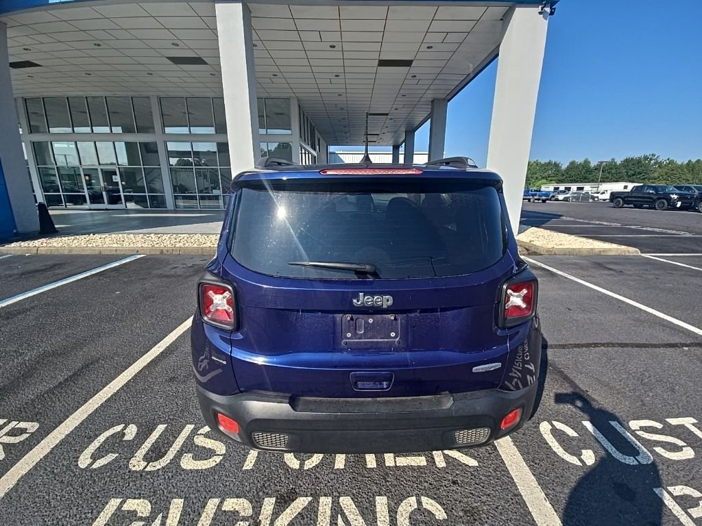 Used 2018 Blue Jeep Latitude image 11
