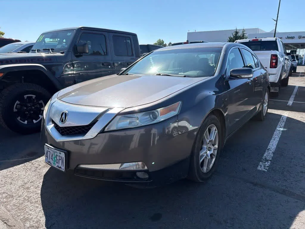Used 2011  Acura  image 3