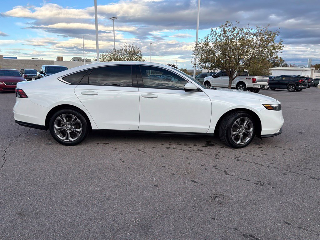 Used 2024 Platinum White Pearl Honda EX image 4