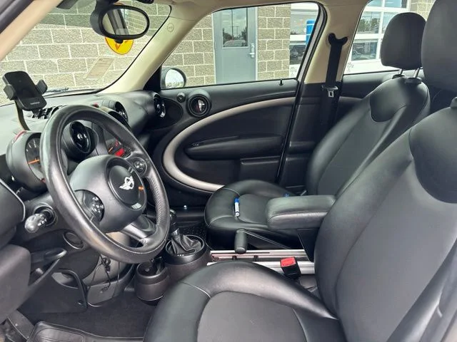 Used 2015 White MINI Base image 12
