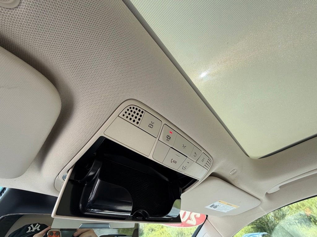 Used 2022 Black Mercedes-Benz GLC 300 image 26